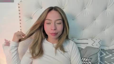 luluuberry online show from March 11, 8:45 pm