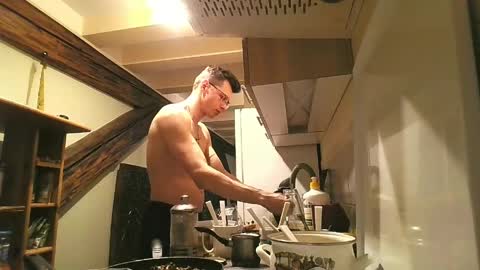 Andrew independent model 2000-0000 CET daily online show from May 30, 7:23 pm