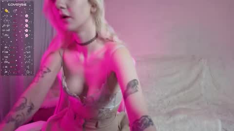 lumiceleste online show from October 27, 8:53 pm