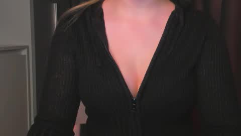 luna1vibe online show from December 19, 6:09 am