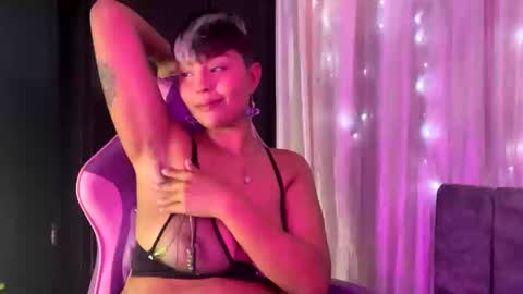 Snapshot of luna__cute chatting on February 5, 6:04 pm Luna online show from February 5, 6:04 pm