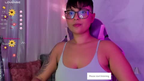 Snapshot of luna__cute chatting on December 5, 3:33 pm Luna online show from December 5, 3:33 pm