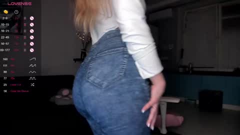 Snapshot of luna__l chatting on March 1, 12:07 am Alice online show from March 1, 12:07 am