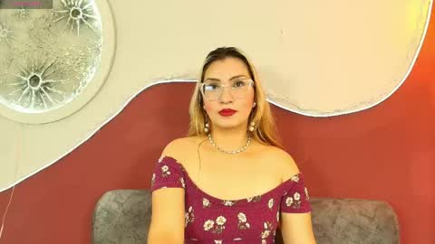 luna__velvet online show from May 26, 12:44 pm
