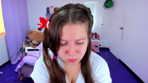 luna_analya online show from April 17, 2:52 pm