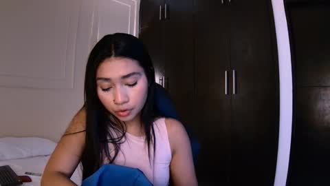 luna and banji online show from November 18, 1:03 pm