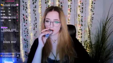 luna_berryy online show from September 25, 8:05 pm