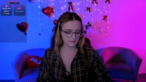 luna_berryy online show from May 30, 7:34 pm