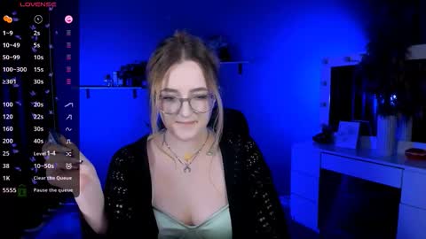 luna_berryy online show from September 16, 7:50 pm