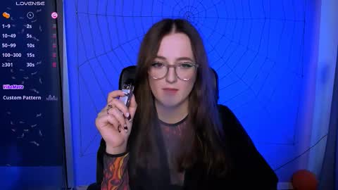 luna_berryy online show from November 9, 9:17 pm