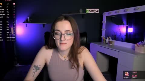 luna_berryy online show from March 12, 3:35 am