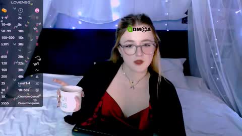 luna_berryy online show from September 13, 7:27 pm