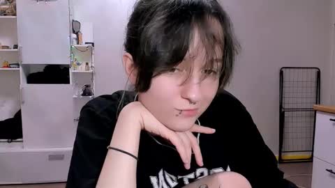Snapshot of luna_cosmic chatting on February 23, 7:17 pm Luna online show from February 23, 7:17 pm