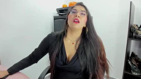 luna  online show from November 10, 11:57 am