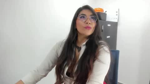 luna  online show from December 1, 11:52 am