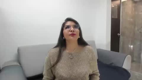 luna  online show from December 5, 11:19 am