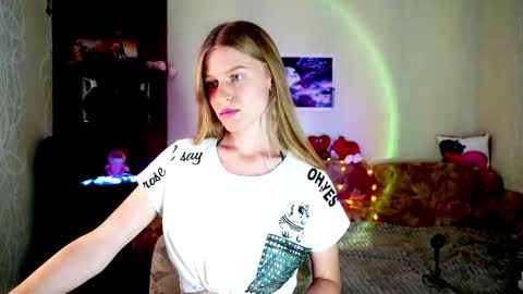 luna_evan online show from September 11, 9:21 am
