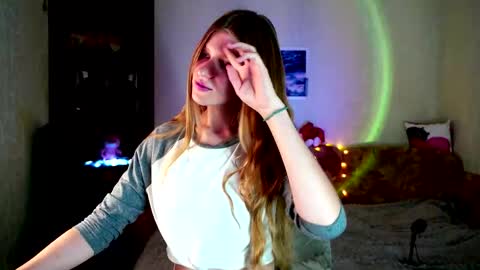 luna_evan online show from November 18, 8:06 am