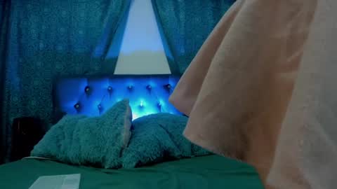 Snapshot of luna_hazard chatting on March 9, 12:00 am luna_hazard online show from March 9, 12:00 am
