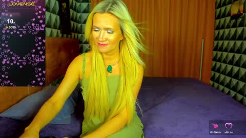 luna_lew1s online show from January 25, 1:52 pm