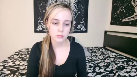 Snapshot of luna_lovelyy chatting on February 27, 10:09 pm Luna online show from February 27, 10:09 pm