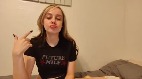 Snapshot of luna_lovelyy chatting on December 12, 11:14 pm Luna online show from December 12, 11:14 pm