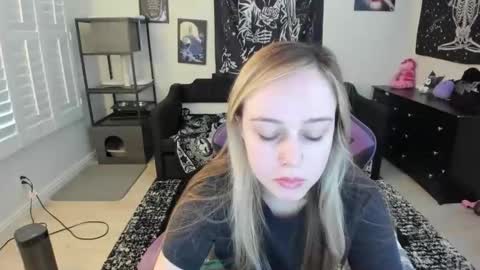 Luna online show from February 6, 6:43 pm