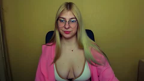 Snapshot of luna_lush_ chatting on February 1, 8:29 am Luna online show from February 1, 8:29 am