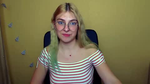 Snapshot of luna_lush_ chatting on December 18, 12:29 pm Luna online show from December 18, 12:29 pm