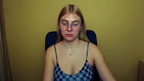 Snapshot of luna_lush_ chatting on January 29, 8:29 am Luna online show from January 29, 8:29 am