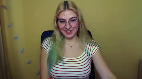 Snapshot of luna_lush_ chatting on December 18, 9:25 am Luna online show from December 18, 9:25 am