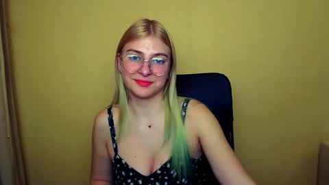 Snapshot of luna_lush_ chatting on January 24, 11:37 am Luna online show from January 24, 11:37 am
