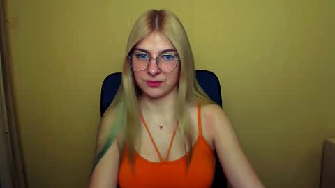 Snapshot of luna_lush_ chatting on January 28, 8:25 am Luna online show from January 28, 8:25 am