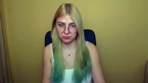 Snapshot of luna_lush_ chatting on January 7, 11:37 am Luna online show from January 7, 11:37 am