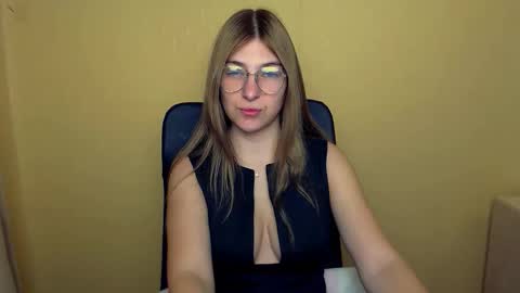 Snapshot of luna_lush_ chatting on September 20, 9:12 am Luna online show from September 20, 9:12 am
