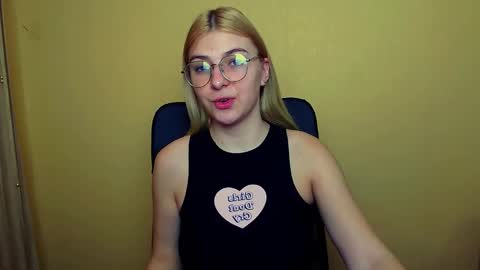 Snapshot of luna_lush_ chatting on January 13, 8:15 am Luna online show from January 13, 8:15 am