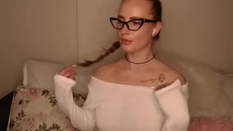 Luna online show from April 2, 5:53 pm