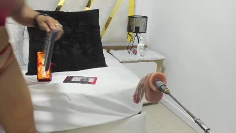 luna_naughty1 online show from November 17, 7:05 pm