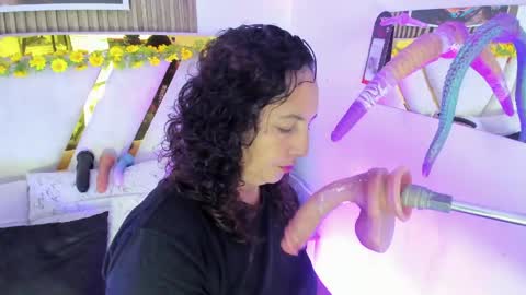 luna_naughty1 online show from May 27, 5:54 pm