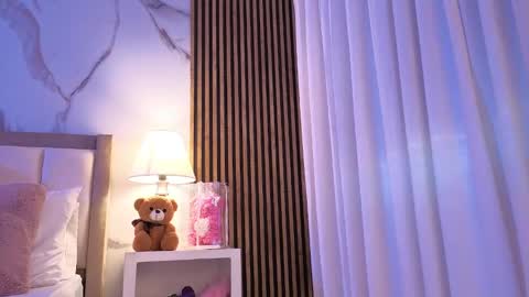 L U N A   Try my private  online show from October 23, 12:06 pm