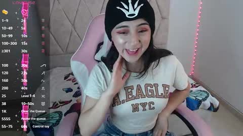 Snapshot of luna_roussee chatting on March 1, 6:32 pm luna_roussee online show from March 1, 6:32 pm