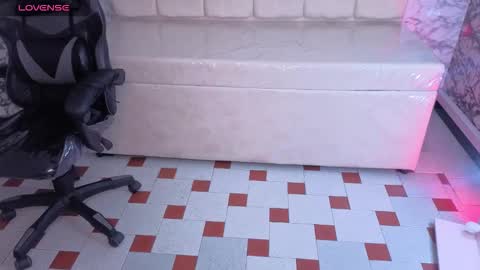 Live 1000pm 600am COLOMBIAN HOUR online show from October 14, 4:04 am