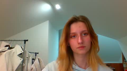 L U N A  online show from December 6, 3:06 pm