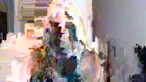 L U N A  online show from October 24, 7:09 am