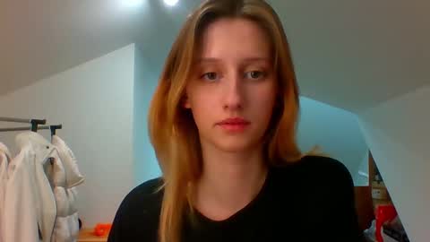 L U N A  online show from December 18, 2:49 pm