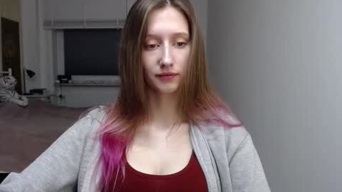 L U N A  online show from December 1, 6:33 am