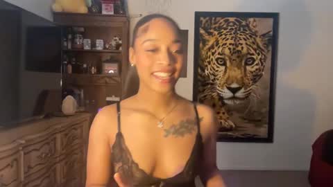 Snapshot of lunaa_11 chatting on December 5, 5:43 am lunaa_11 online show from December 5, 5:43 am