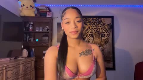 Snapshot of lunaa_11 chatting on February 28, 5:37 am lunaa_11 online show from February 28, 5:37 am