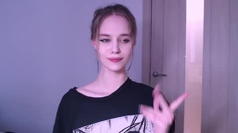 Snapshot of lunaaa_amour chatting on March 12, 9:34 am Luna online show from March 12, 9:34 am