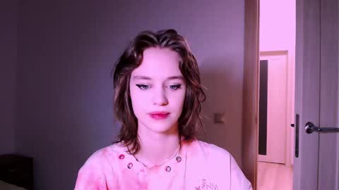 Snapshot of lunaaa_amour chatting on February 11, 10:39 pm Luna online show from February 11, 10:39 pm